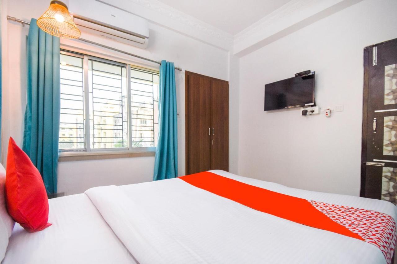 Oyo Flagship Mishika Homes Kolkata Bagian luar foto